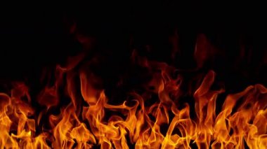 Ateşin Süper Yavaş Hareketi Kara Arkaplan 'da izole edildi. Yüksek Hız Sinema Kamerası 'nda 1.000 fp' de çekilmiştir.