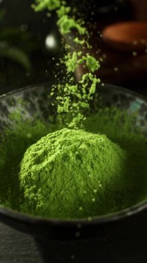 Süper Yavaş Hareket Detaylı Fışkıran kibrit tozu. 1000 FPS 'te Yüksek Hız Sineması Kamerası' nda çekildi.