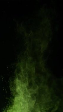 Süper Yavaş Hareket Detaylı Uçan kibrit tozu çekimi. 1000 FPS 'te Yüksek Hız Sineması Kamerası' nda çekildi.