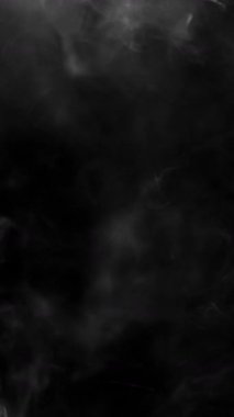 Atmosferik Dumanın Süper Yavaş Çekimi Kara Arkaplanda Yavaşça Yüzüyor