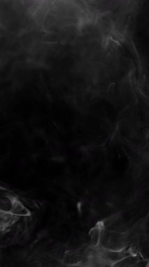 Atmosferik Dumanın Süper Yavaş Çekimi Kara Arkaplanda Yavaşça Yüzüyor