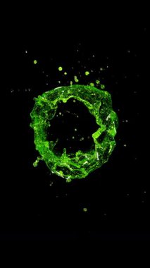 Doğal madde ve çiçeklerden doğal yağ elde etmek. Yeşil yağ spiral şeklinde akar. Süper yavaş çekim 1000 FPS 'de yüksek hızlı sinematik kamerayla çekildi.