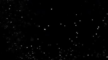 Siyah zemin üzerinde ışıldayan parçacıkların süper yavaş çekimi. Sığ odak derinliği. Yüksek hızlı sinema kamerası, 1000 fps..