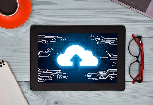 Digital Tablett Med Cloud Computing Gränssnitt Skärmen Och Kopp Kaffe — Stockfoto