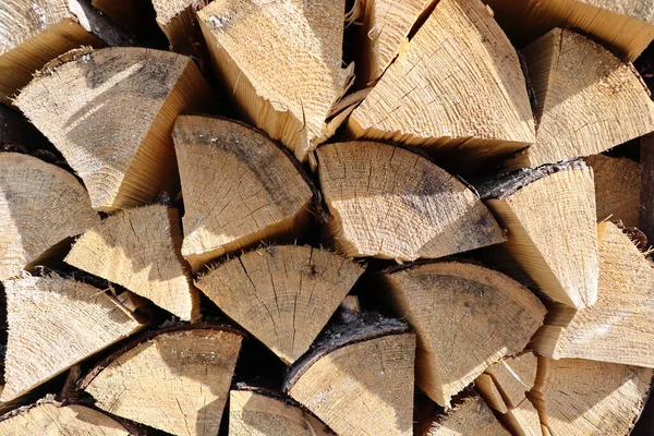 Gehäckseltes Und Gestapeltes Trockenes Brennholz Auf Dem Land Holzstapel Gefällte — Stockfoto