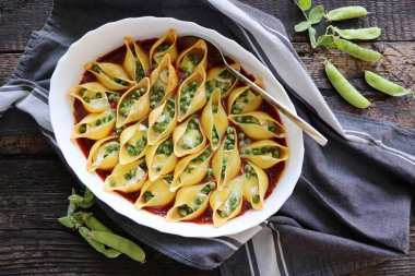 Peynirli Big Shell Makarnası, bezelye 