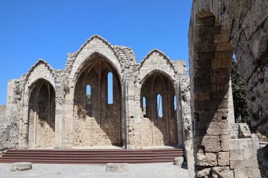 Ortaçağ Rodos Adası 'ndaki Burgh Bakiresi' nin Gotik Kilisesi 'nin kalıntıları., .