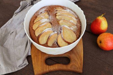 Fırında armutlu çikolatalı Brownie. Yemek toplama tarzı. Sonbahar arkaplanı. Hazırlanması için gerekenler