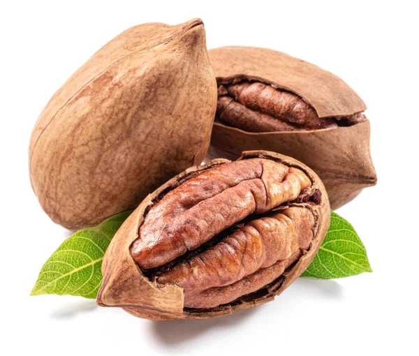 Shelled Cracked Pecan Nuts Leaves Close White Background — Stock Photo, Image