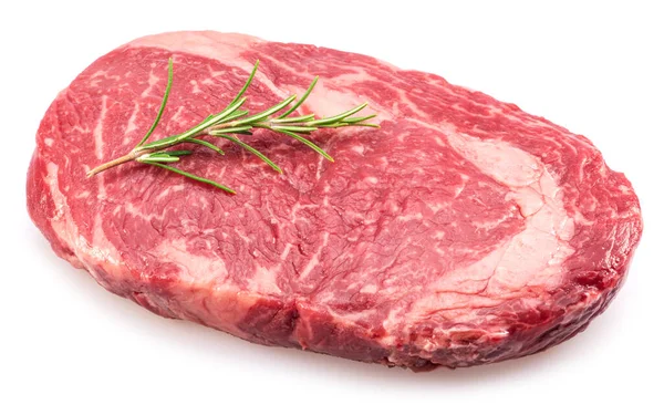 Beyaz Arka Planda Biberiye Dalı Olan Çiğ Biftek Üst Görünüm — Stok fotoğraf