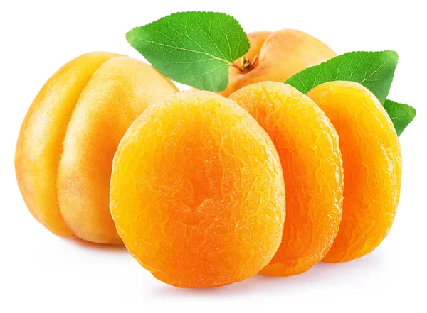 Köstliche Getrocknete Aprikosen Und Frische Aprikosen Isoliert Auf Weißem Hintergrund — Stockfoto
