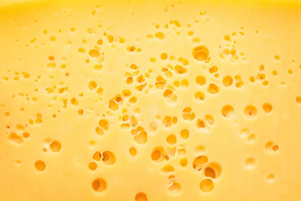 小さな穴を閉めたチーズの構造 食品の背景 — ストック写真