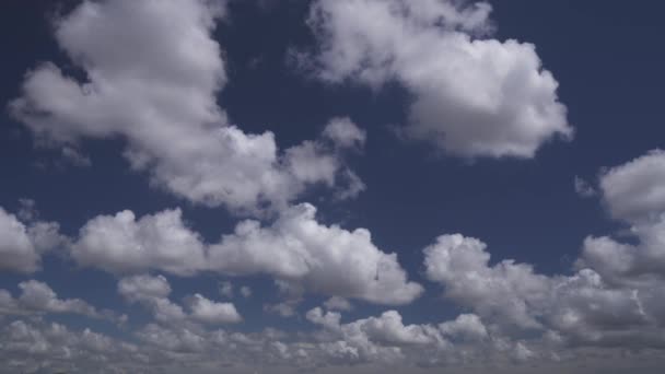 Ruch Chmur Błękitnym Niebie Nagranie Time Lapse — Wideo stockowe