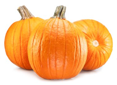 Üç turuncu yuvarlak balkabağı. Cadılar Bayramı sembolü. Beyaz arka planda izole edilmiş.. 