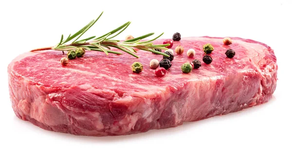 Ribeye Steak Pepřem Rozmarýnem Izolované Bílém Pozadí Closeup — Stock fotografie
