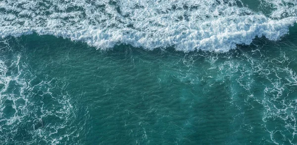 Yüzeyinde Okyanus Köpüklü Desen Üst Görünüm — Stok fotoğraf
