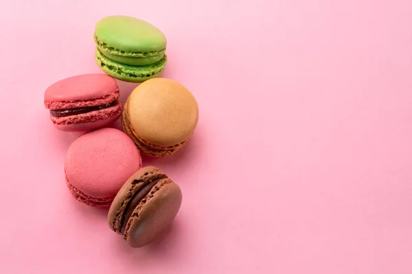 Colorful French Macarons Isolated Pink Background Top View — Stock Photo, Image