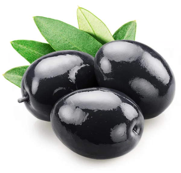 Drei Ganze Schwarze Oliven Mit Olivenblättern Isoliert Auf Weißem Hintergrund — Stockfoto