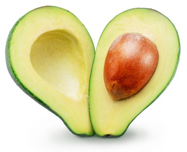 Avokado kalbi, avokadonun iki yarısı beyaz arka planda izole edilmiş bir kalp şekline benzer. Kesme yolu.