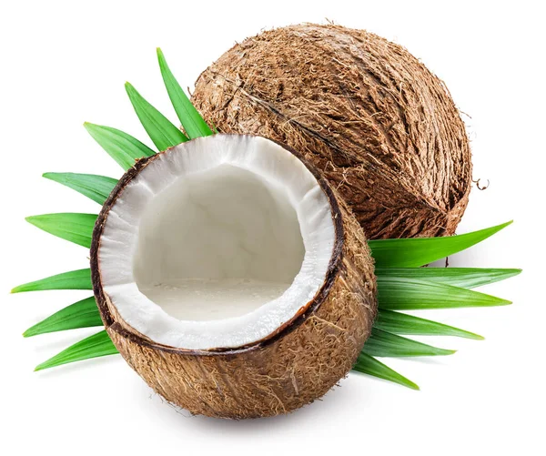 白い背景に隔離されたココナッツフルーツの半分にココナッツミルク — ストック写真