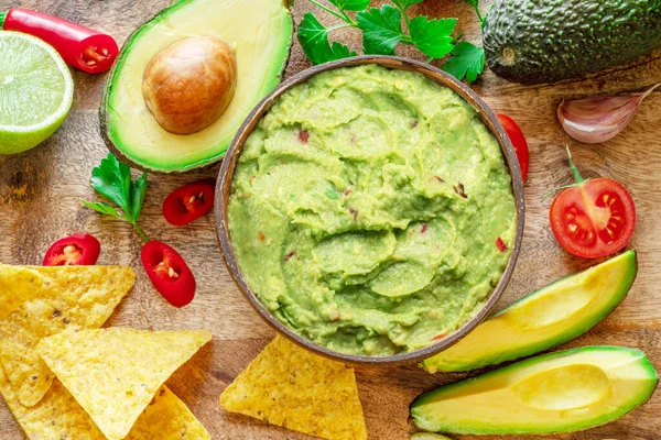 Guacamole Guacamole Ingredients Chips Wooden Background Flat Lay — Stock Photo, Image