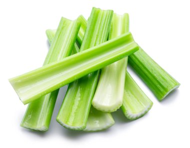 Beyaz zemin üzerinde izole edilmiş kereviz kaburga yığını.