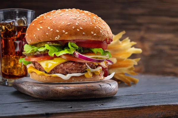 Tasty Cheeseburger Hamburger Glass Cola French Fries Wooden Tray Close — Stok fotoğraf