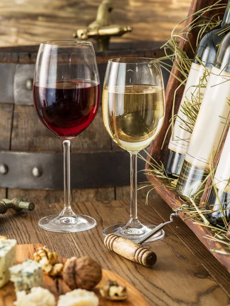 Vinprovning Lagret Glas Vin Och Vinflaska Vinkällaren — Stockfoto