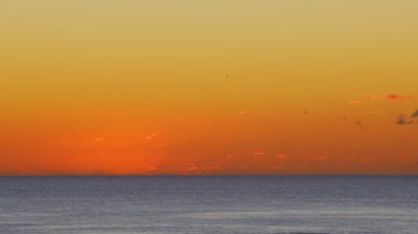 Portekiz 'deki Atlantik Okyanusu' nda güzel bir akşam batımı.. 