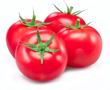 Beyaz arkaplanda izole kırmızı domatesler.