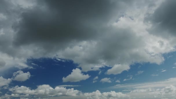 Ruch Pięknych Chmur Błękitnym Niebie Film Upływu Czasu Ładne Tło — Wideo stockowe