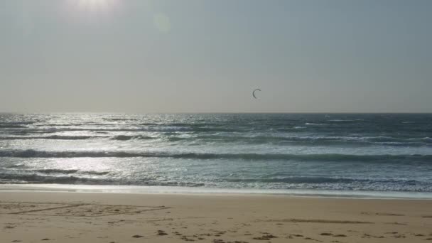 Kiteboarding Surfen Der Küste Des Atlantiks Guincho Strand Portugal Das — Stockvideo