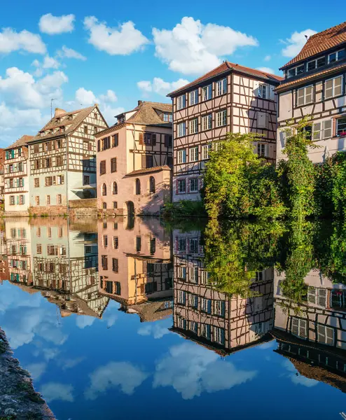 Petite France Barrio Más Pintoresco Antigua Estrasburgo Casas Entramado Madera —  Fotos de Stock