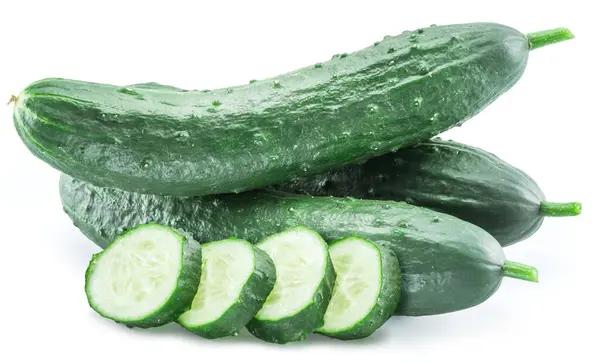 Komkommers Komkommerschijfjes Geïsoleerd Witte Achtergrond — Stockfoto