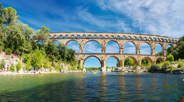 加德桥 Pont Gard 是一座古罗马渡槽 用五张欧元钞票描绘 2022年夏 — 图库照片