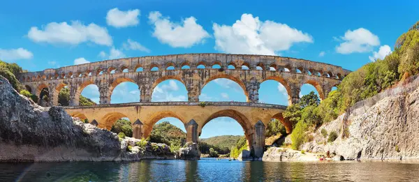 Der Pont Gard Ist Ein Antikes Römisches Aquädukt Das Auf Stockbild