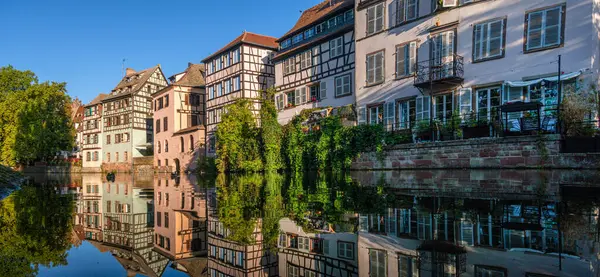 Petite France Наймальовничіший Район Старого Страсбурга Півторакамерні Будинки Відображенням Водах Стокове Фото