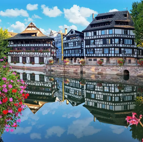 Petite France Наймальовничіший Район Старого Страсбурга Півторакамерні Будинки Відображенням Водах Стокове Зображення