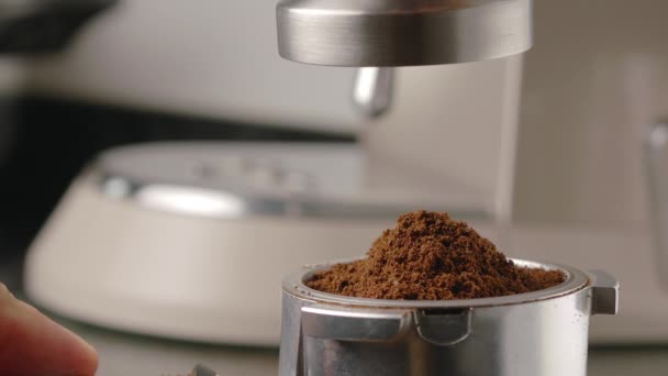 Тамповый Молотый Кофе Толчком Фальсификатора Портативный Фильтр Приготовления Кофе Машины — стоковое видео