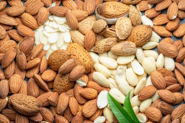 Badem fıstıklarından oluşan geniş bir grup. Gıda arkaplanı.