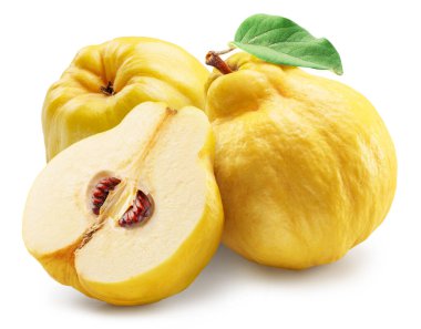 Quinces ve Quince 'in beyaz arka planda yeşil yapraklı boylamsal bölümü. Dosya kırpma yolu içeriyor