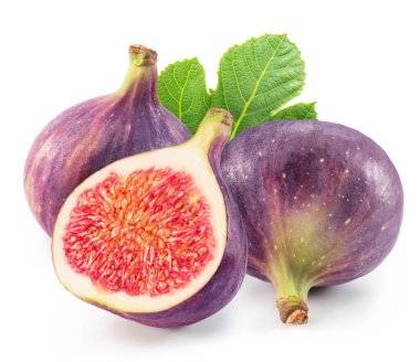 Beyaz arka planda incir yapraklı incir meyveleri ve incir dilimleri. Dosya kırpma yolu içeriyor.