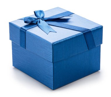 Mavi hediye kutusu, saten yay, üst görüş, beyaz arka planda izole. Dosya kırpma yolu içeriyor.