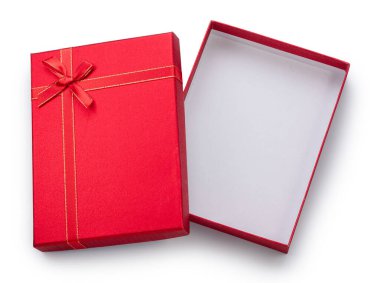 Kırmızı, düşük hediye kutusunu ve kapağı açık, üst görünümü saten, beyaz arka planda izole. Dosya kırpma yolu içeriyor.