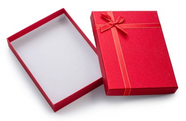 Kırmızı, düşük hediye kutusunu ve kapağı açık, üst görünümü saten, beyaz arka planda izole. Dosya kırpma yolu içeriyor.