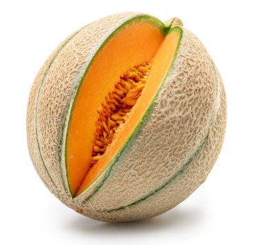 Kesilmiş kavun ve beyaz arka planda turuncu et. Dosya kırpma yolu içeriyor.