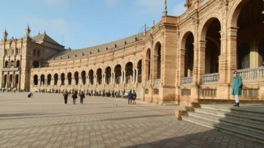 Seville, İspanya 10 Ocak 2025. İspanya, Seville 'deki Plaza de Espana, en ünlü şehir simgesidir.. 