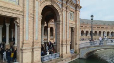 Seville, İspanya 10 Ocak 2025. İspanya, Seville 'deki Plaza de Espana, en ünlü şehir simgesidir.. 