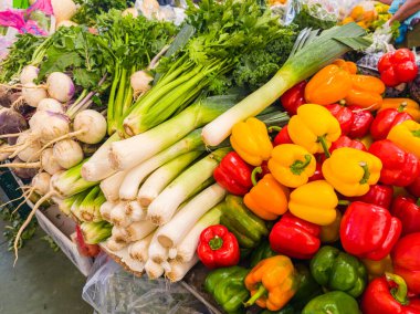 Çiftçi pazarındaki sebze ve sebze çeşitleri kapanıyor..