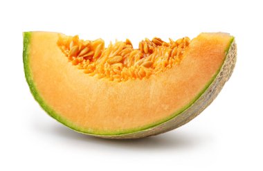 Kavun ve kavun dilimi beyaz arka planda izole edilmiş. Dosya kırpma yolu içeriyor.